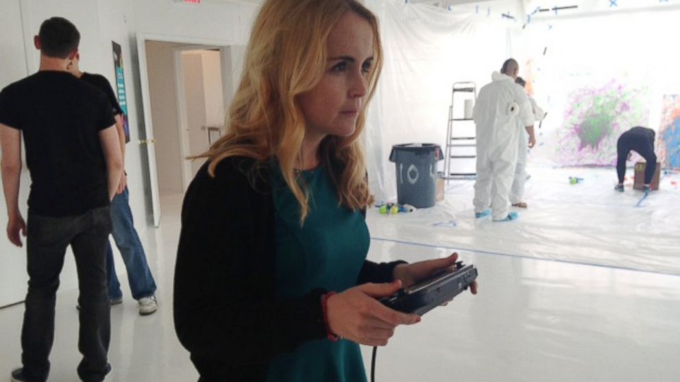 PHOTO: ABC News' technology editor Alyssa Newcomb tries Nintendo's new Splatoon game ahead of its May 29 launch date.