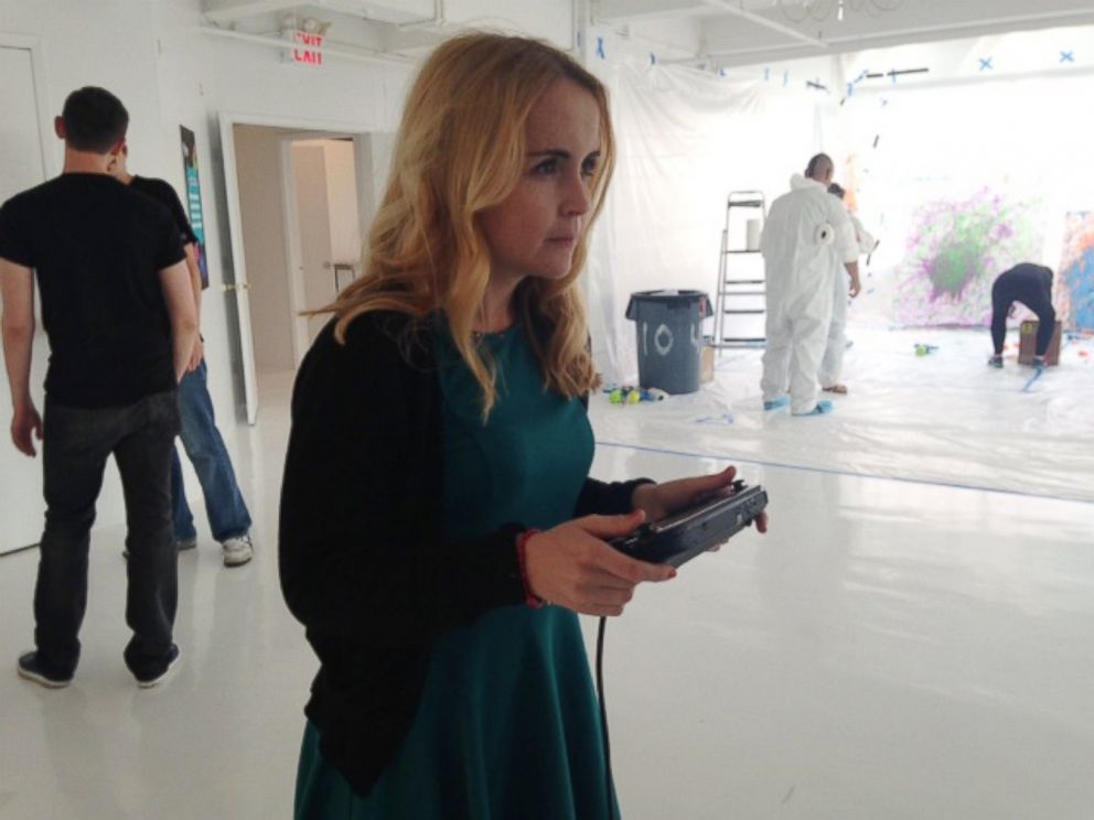 PHOTO: ABC News' technology editor Alyssa Newcomb tries Nintendo's new Splatoon game ahead of its May 29 launch date.