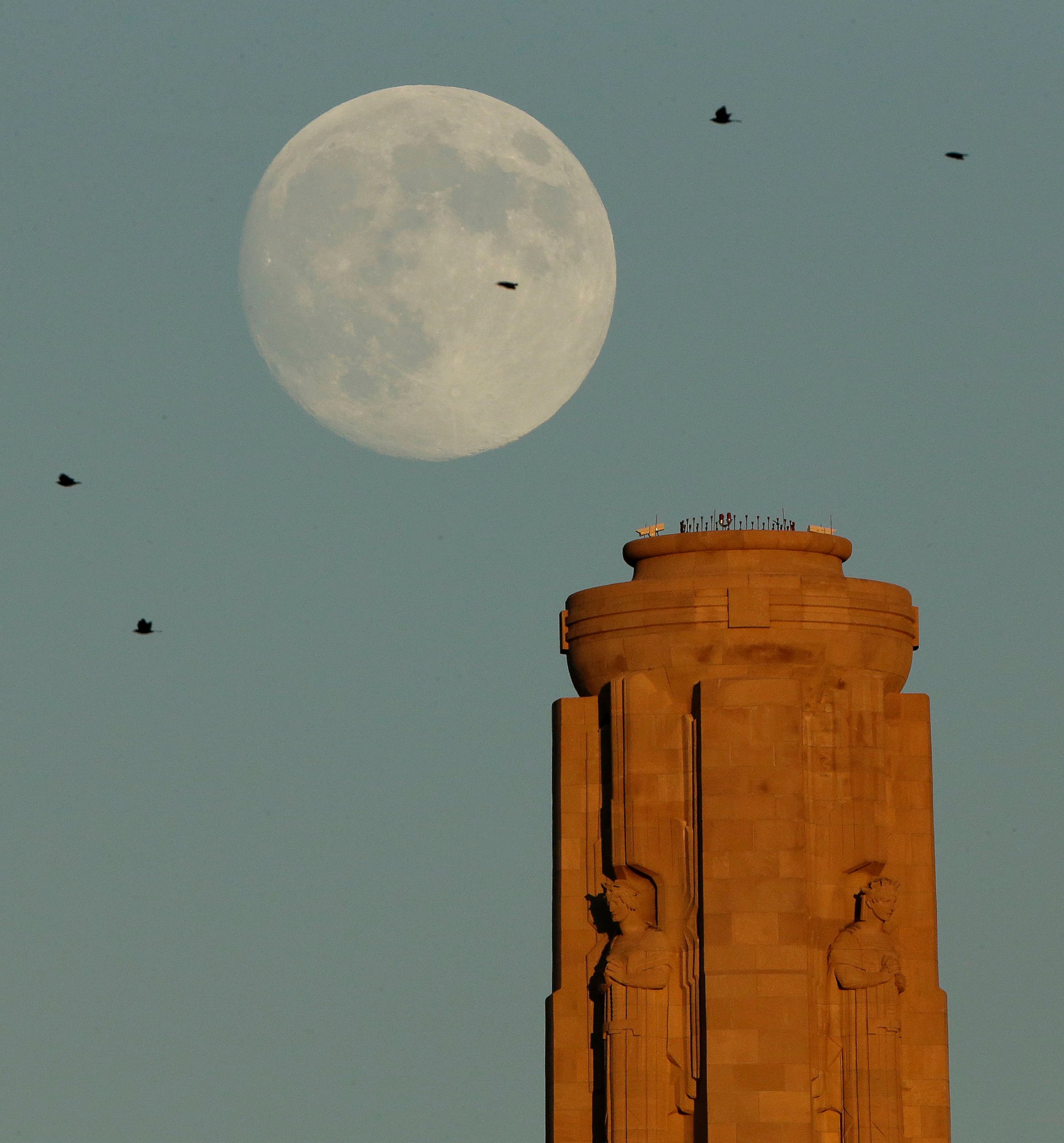 PHOTO: The waxing moon rises beyond the the tower at the Liberty Memorial on Sept. 7, 2014 in Kansas City, Mo. 