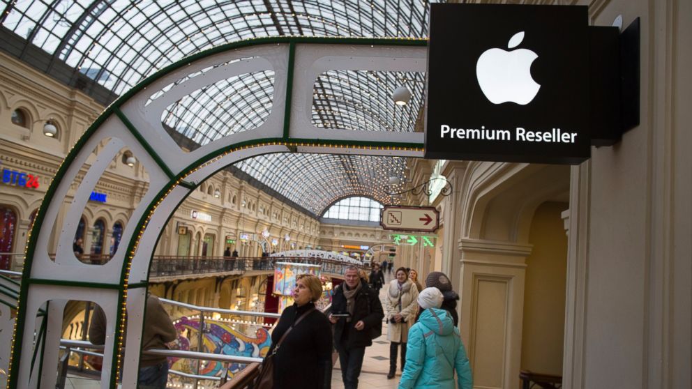 PHOTO: In this photo taken on Friday, Nov. 28, 2014, customers walk outside an Apple Premium reseller inside the Moscow GUM shopping mall in Moscow, Russia.