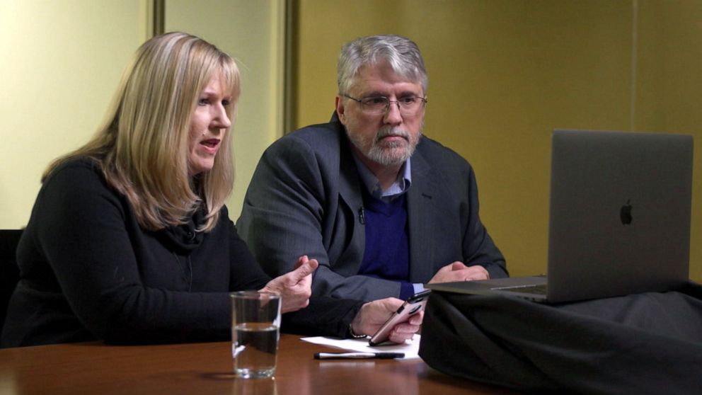 PHOTO: Therapists Don and Carrie Cole of the renowned Gottman Institute offered tips on managing screen time with teenagers in the home.