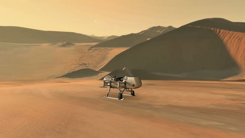 تستعد طائرة اليعسوب التابعة لناسا للطيران عبر الغلاف الجوي لقمر زحل تيتان.