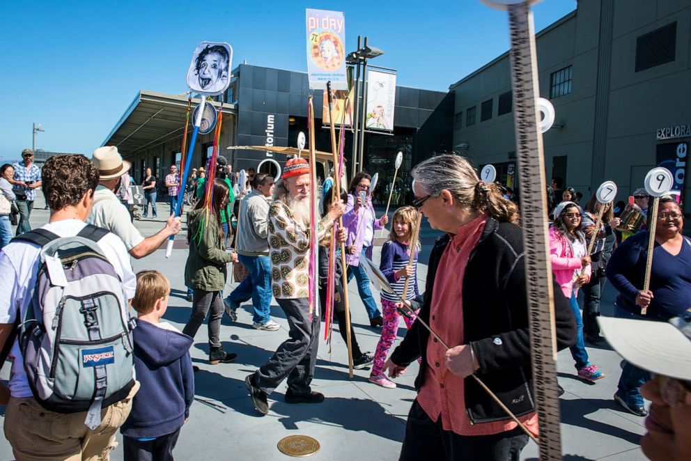 PHOTO: Larry Shaw, the founder of Pi Day, leads a circular procession during Pi Day at the Exploratorium in San Francisco, Tuesday, March 14, 2017.
