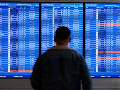 Live updates: Operations 'resuming gradually' after FAA orders domestic flight pause