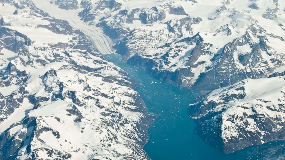 Scientists examine some of the oldest rocks on a continent to understand ...