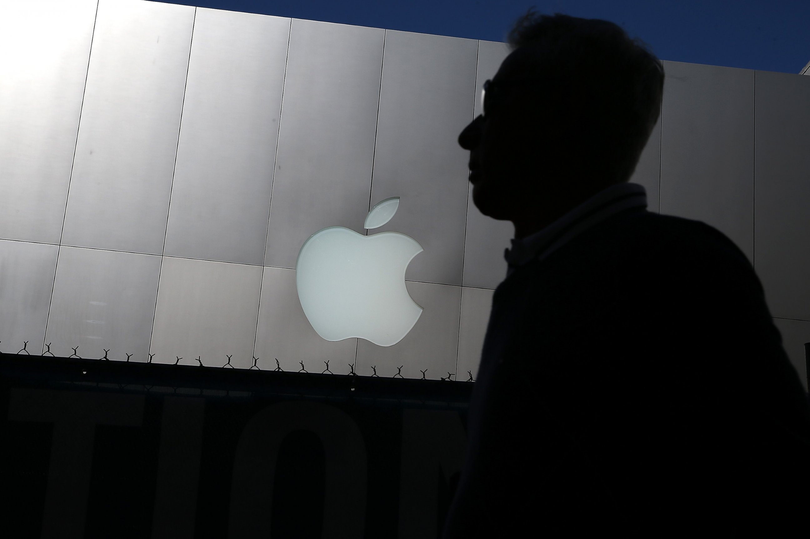 PHOTO: A person walks by an Apple Store on April 23, 2013 in San Francisco.