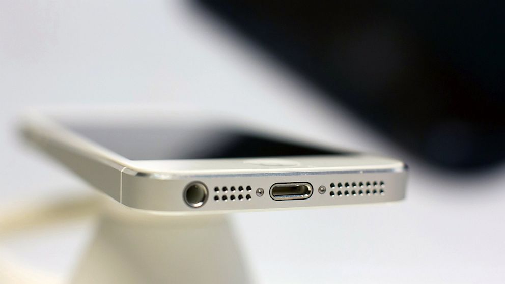 Apple Tries to Patch Up iPhone Charge Port Security Flaw Found by Researchers