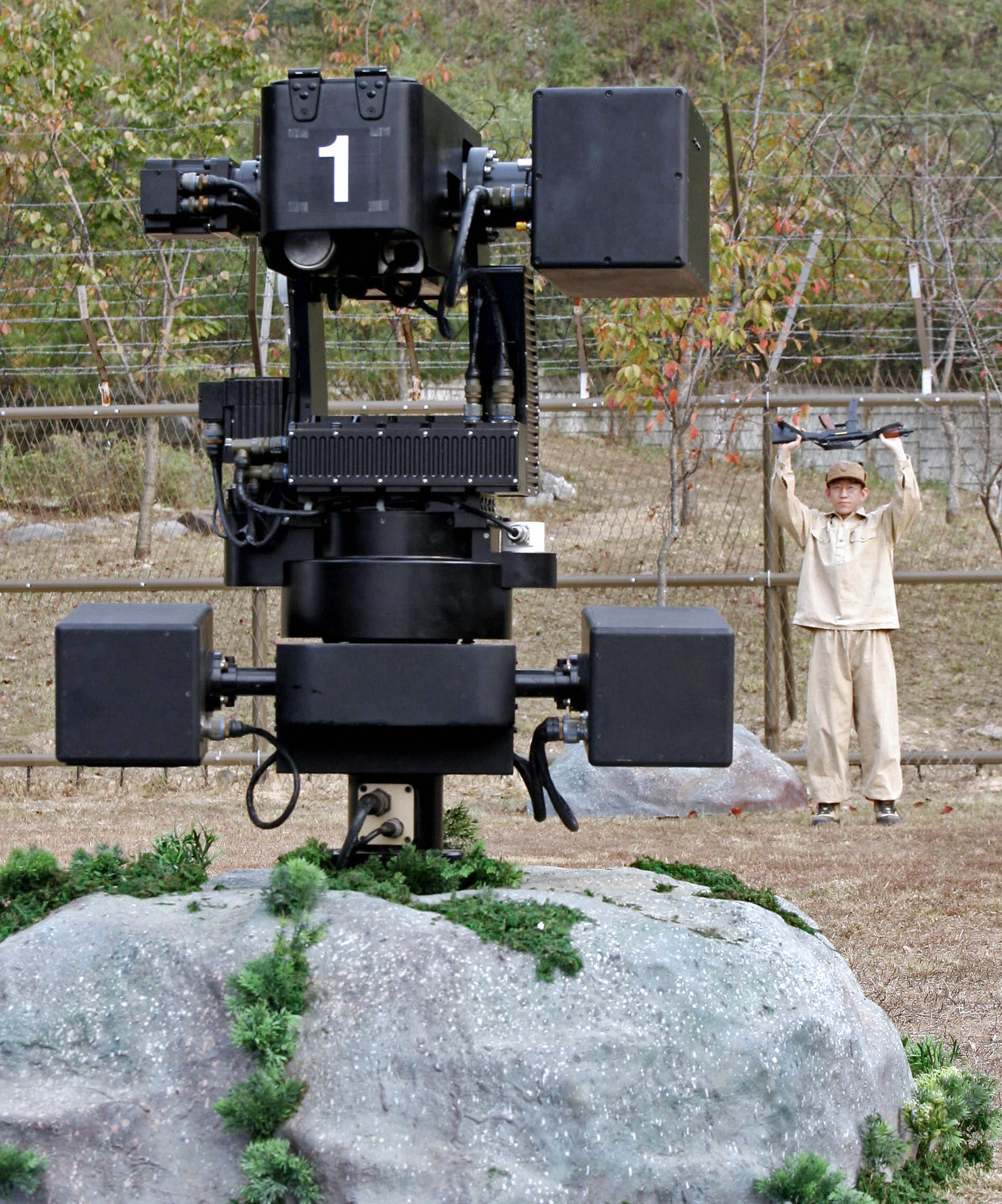 PHOTO: In 2010, South Korean officials announced the installation of several semi-autonomous robotic machine guns along the border with North Korea, similar to this one seen during testing in Cheonan in September, 2006.