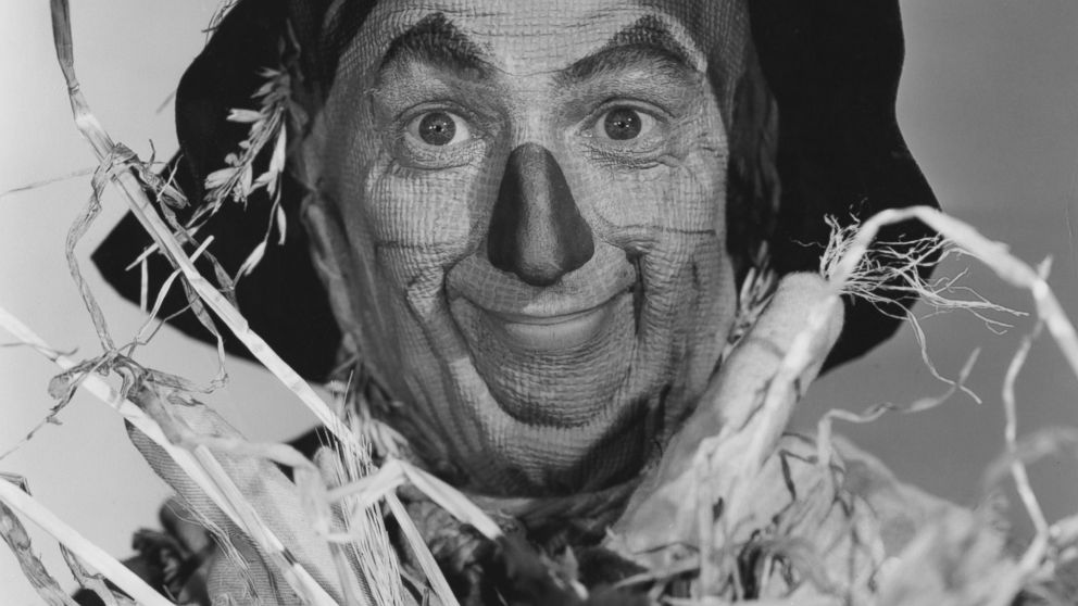 American actor Ray Bolger as The Scarecrow in the MGM film 'The Wizard of Oz', 1939. 