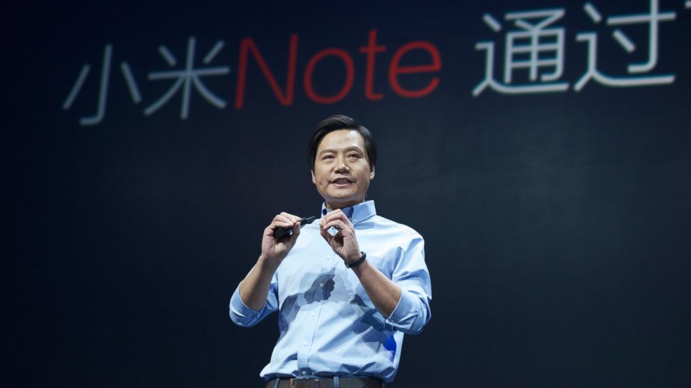  Lei Jun, chairman and CEO of China's Xiaomi Inc. presents the company's new product, the Mi Note in Beijing, Jan. 15, 2015. 