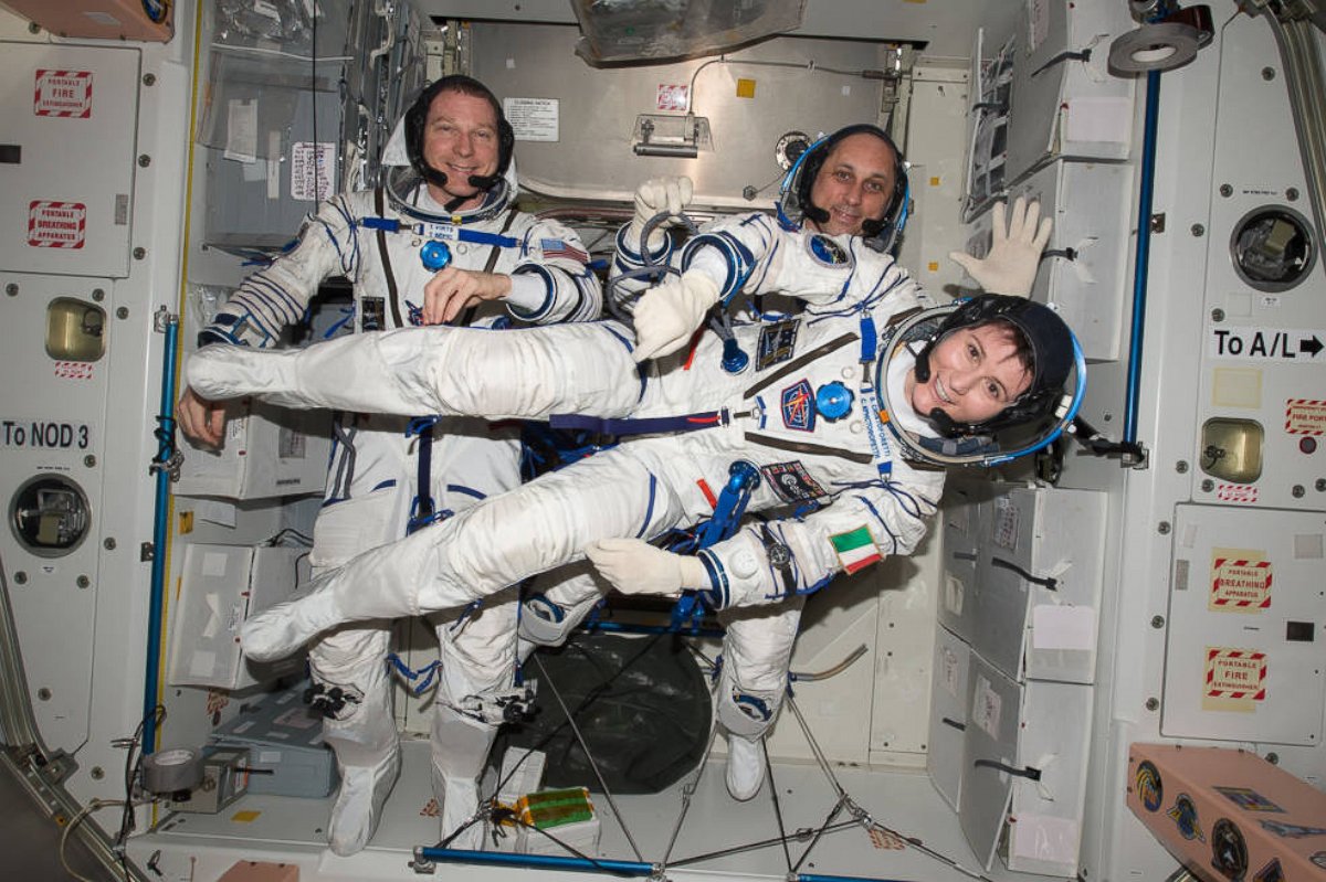 PHOTO: NASA astronaut Terry Virts, left, Russian cosmonaut Anton Shkaplerov, center, and European Space Agency astronaut Samantha Cristoforetti, right, are pictured on May 6, 2015. 