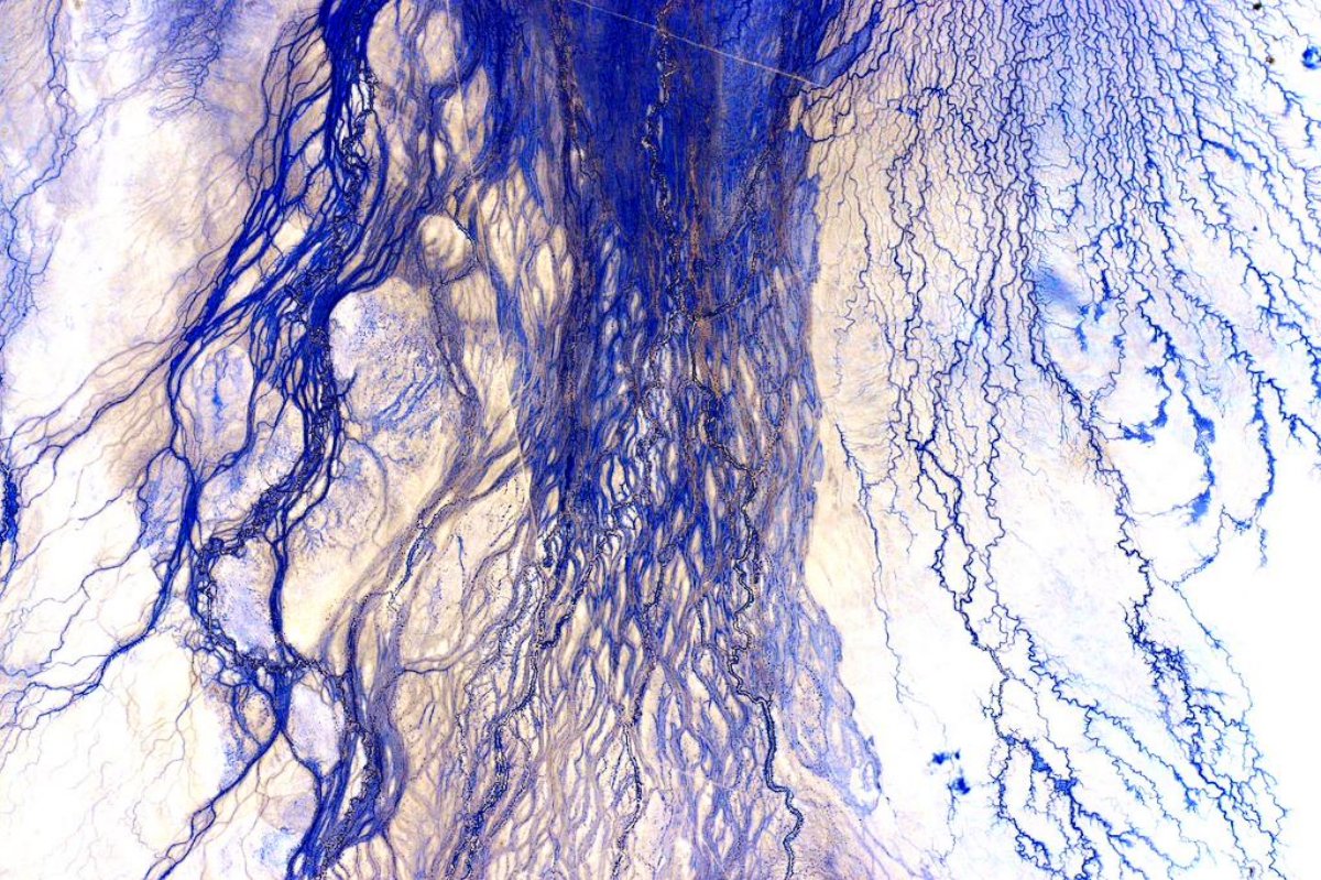 PHOTO: An image posted to Astronaut Scott Kelly's Twitter account with the text "#EarthArt A single pass over the #Australian continent. Picture 11 of 17. #YearInSpace" on Oct. 12, 2015.