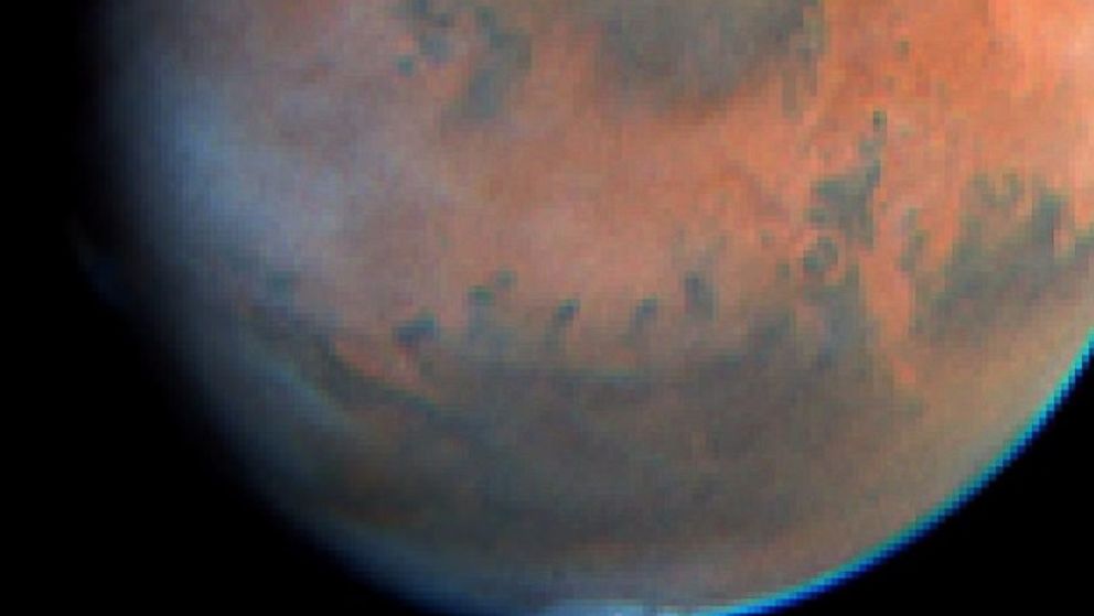 An image of Mars made by the Hubble Space Telescope on May 17, 1997 shows an unusually high-altitude plume. 