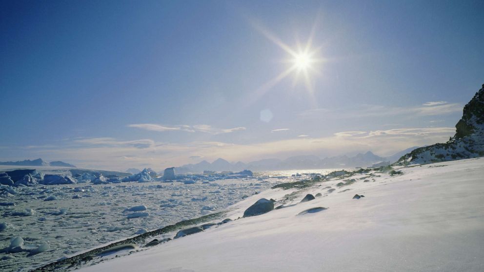 PHOTO: Ground drift along Antarctic Peninsula, Antarctica.