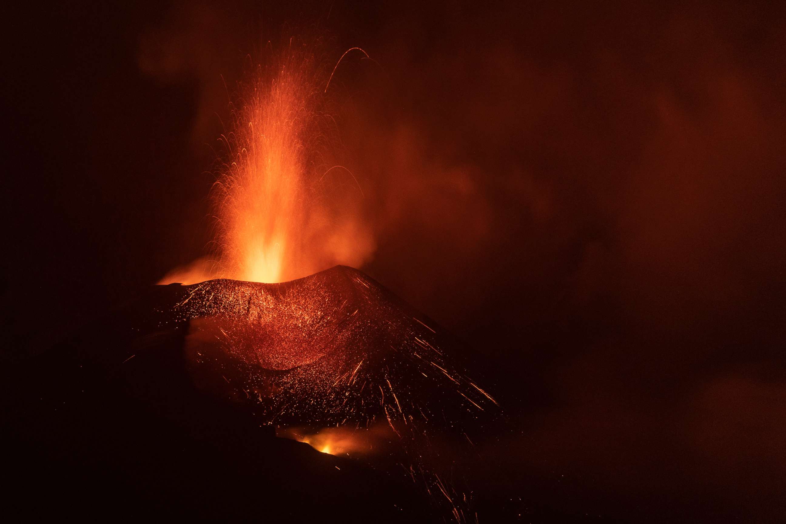 PHOTO: The Cumbre Vieja volcano continues to erupt, Nov. 11, 2021, in La Palma, Spain.