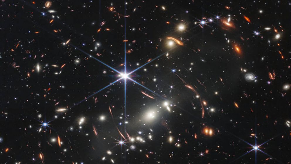 PHOTO: The first image from NASA’s James Webb Space Telescope shows galaxy cluster SMACS 0723.