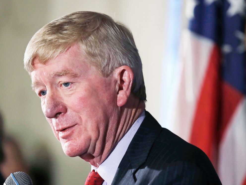 PHOTO: Former Massachusetts Gov. William Weld addresses a gathering in Bedford, N.H., Feb. 15, 2019.