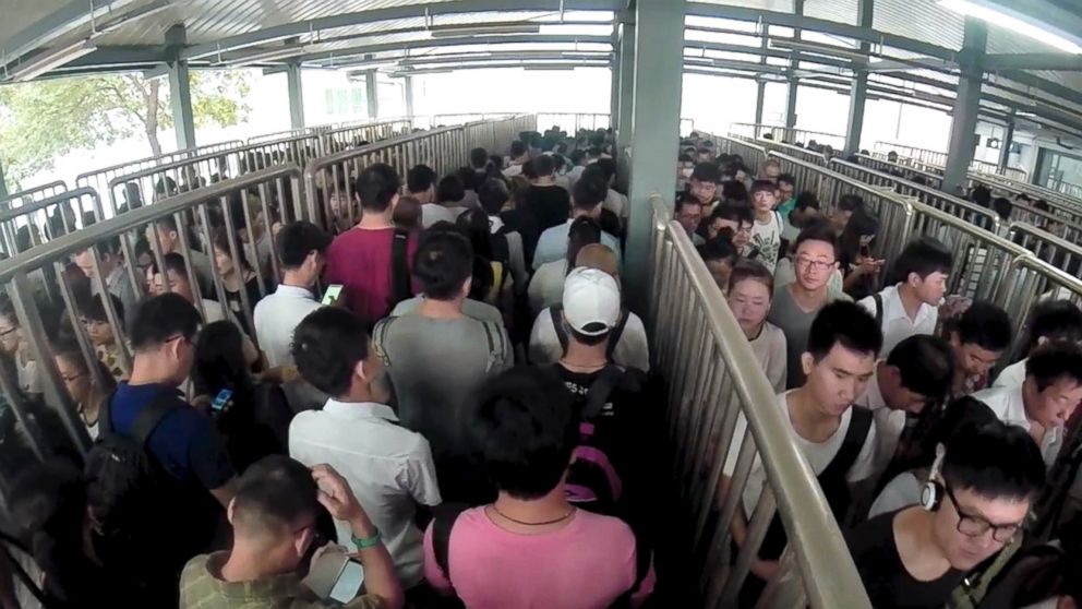 PHOTO: The Beijing subway's long lines.