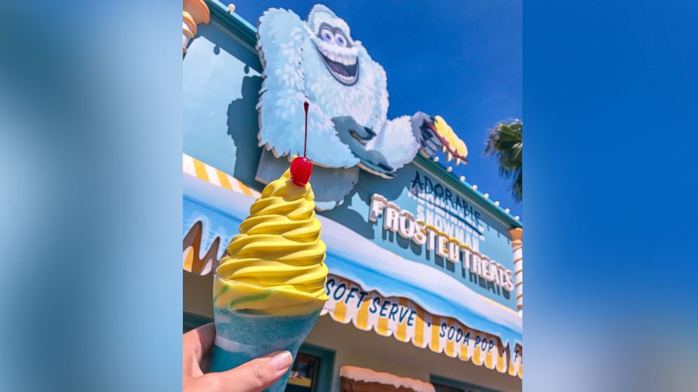 PHOTO: Adorable Snowman Frosted Treats