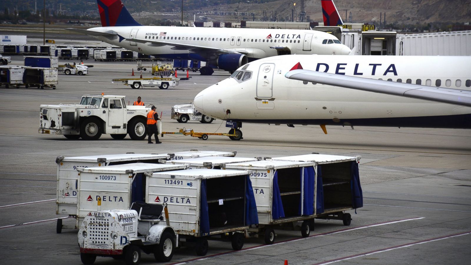 California Family Kicked Off Delta Flight, Threatened With Jail, Foster  Care for Refusing to Give Up Tot's Seat