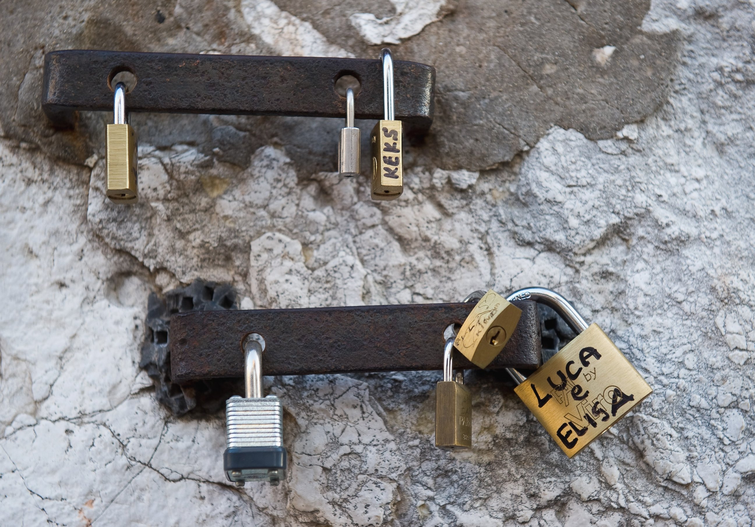 PHOTO: "Love Locks" are pictured attached to a wall on the Rialto Bridge on Aug. 23, 2011 in Venice, Italy. 