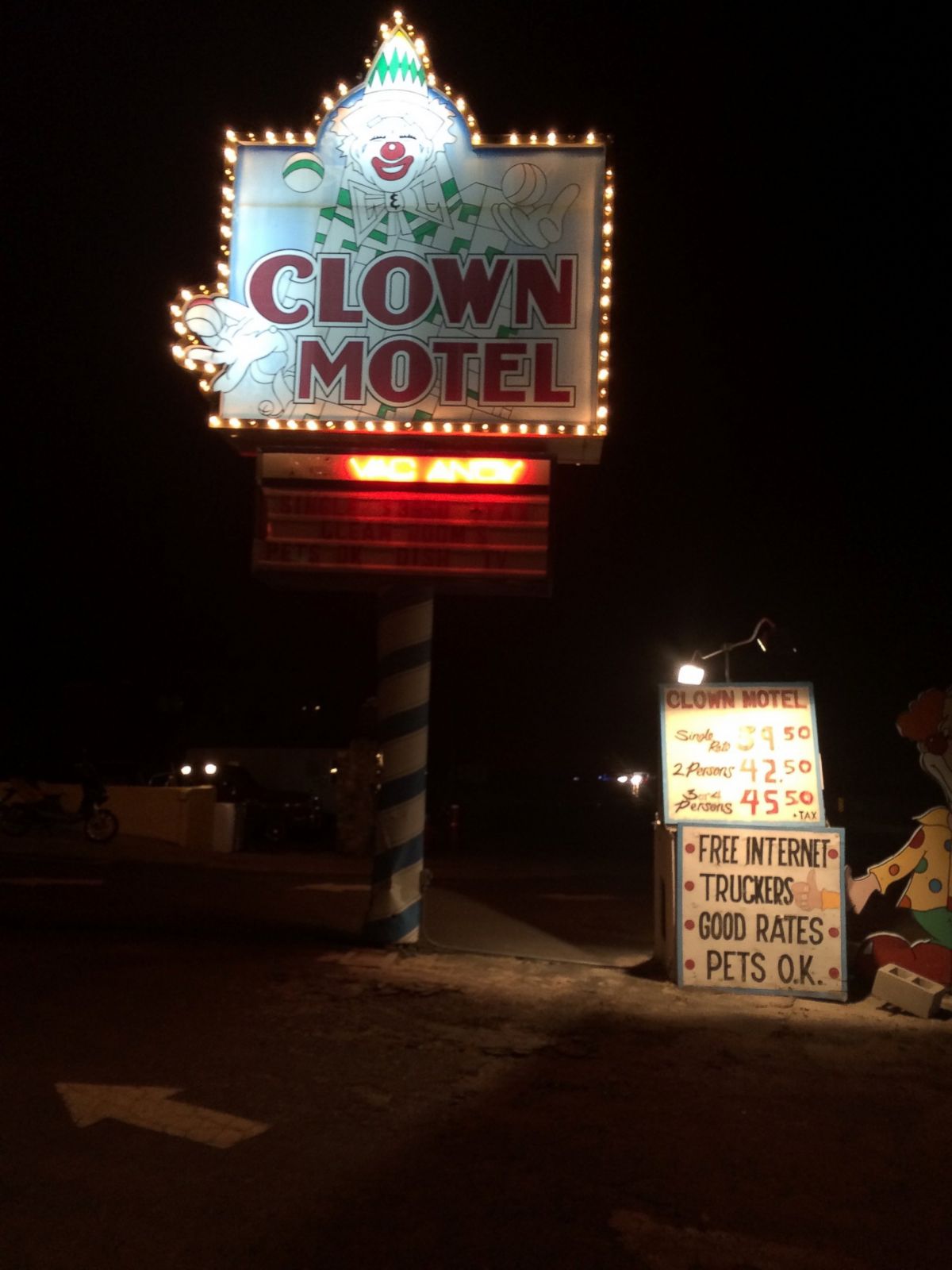 Creepy Clown Hotel Scares Pants Off Guests Photos - ABC News