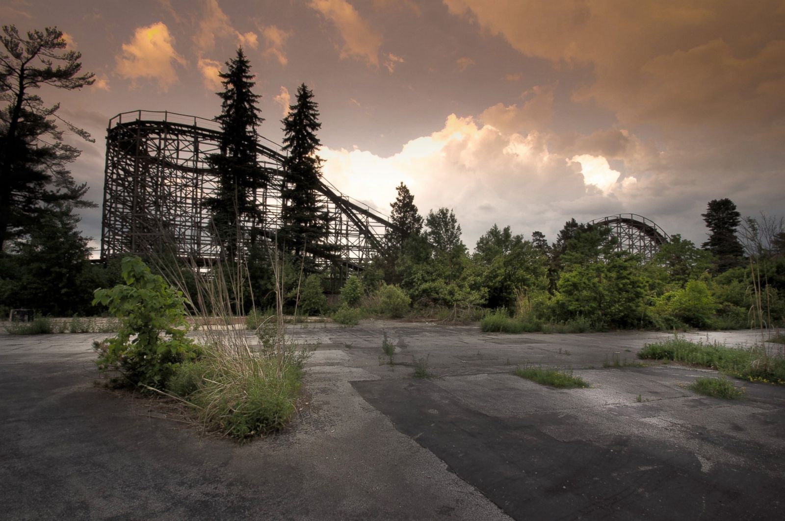 abandoned theme parks