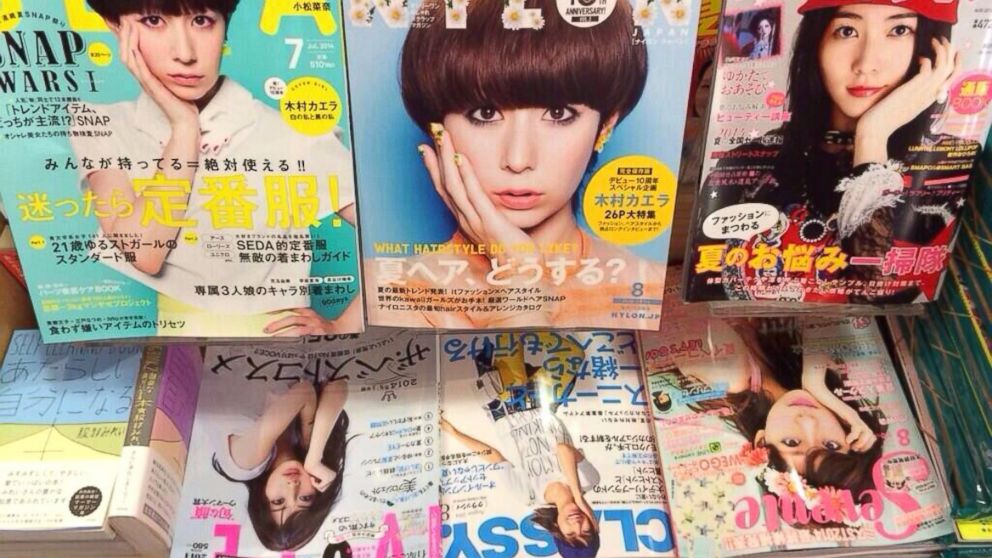 The "cavity pose" trend is gaining popularity with Japanese fashion magazines.