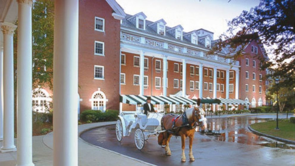 An exterior view of the Gideon Putnam Hotel.