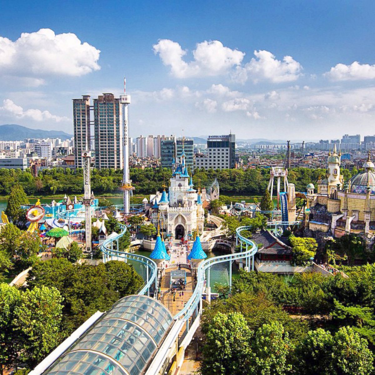 PHOTO: Lotteworld Theme Park in Seoul, South Korea.