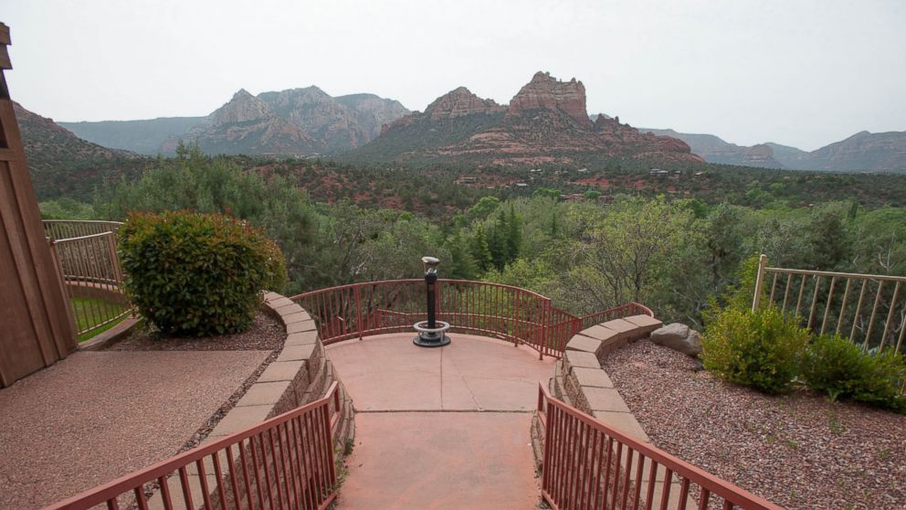 Sedona, Arizona is truly an outdoorsy wonderland, with towering geological landscapes and picturesque clear blue skies.