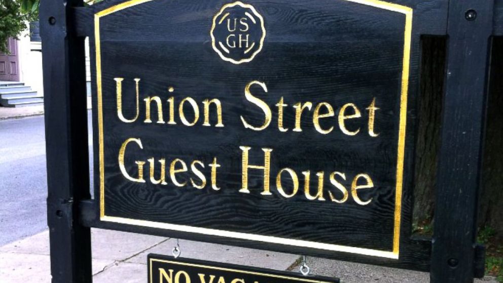 PHOTO: A Hudson Valley inn now fines guests $500 for every negative review that appears online.