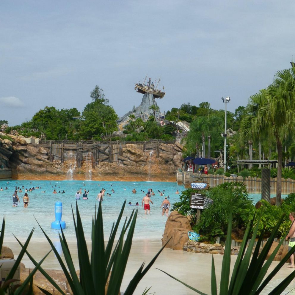 VIDEO: Top 10 water parks in the U.S. to beat the heat