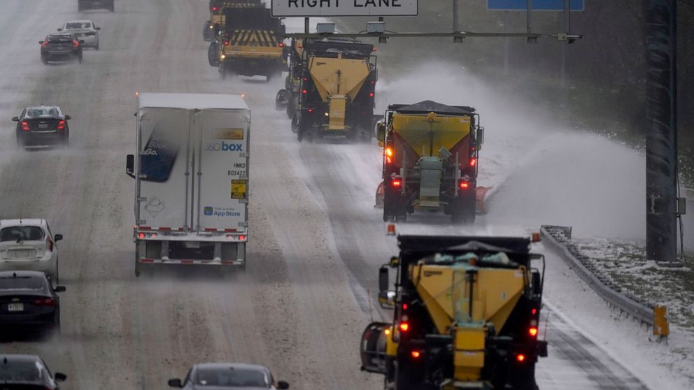 Snow, ice blasts through South with powerful winter storm