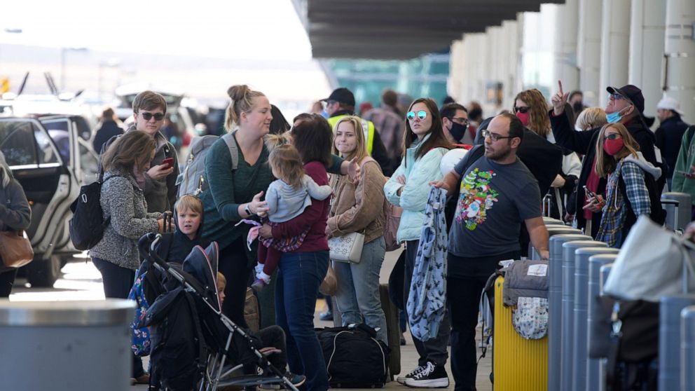 Omicron, storms disrupt air travel for 4th consecutive day