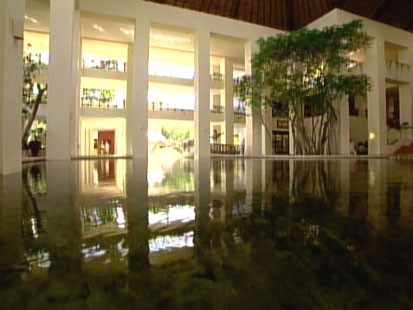 VIDEO: The author of "Travel Therapy" shows us how to make a good deal better.