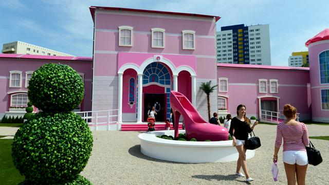 life size barbie house