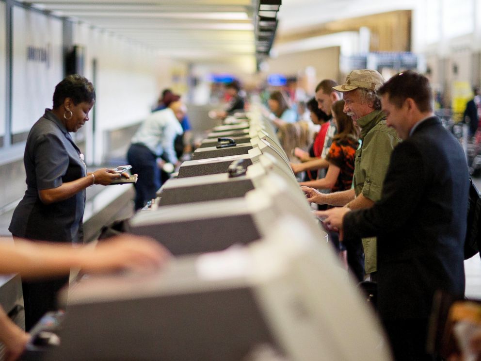 PHOTO: Travelers check-in at a United Airlines counter at Hartsfield ?Jackson Atlanta International Airport, July 8, 2015, in Atlanta.