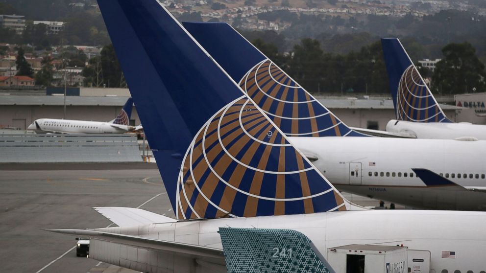 PHOTO: United Airlines has dropped its $50 "hardship fee." 
