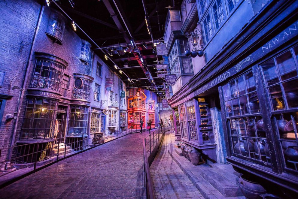 PHOTO: Warner Bros Studio: The Making of Harry Potter with Luxury Round-Trip Transport from London