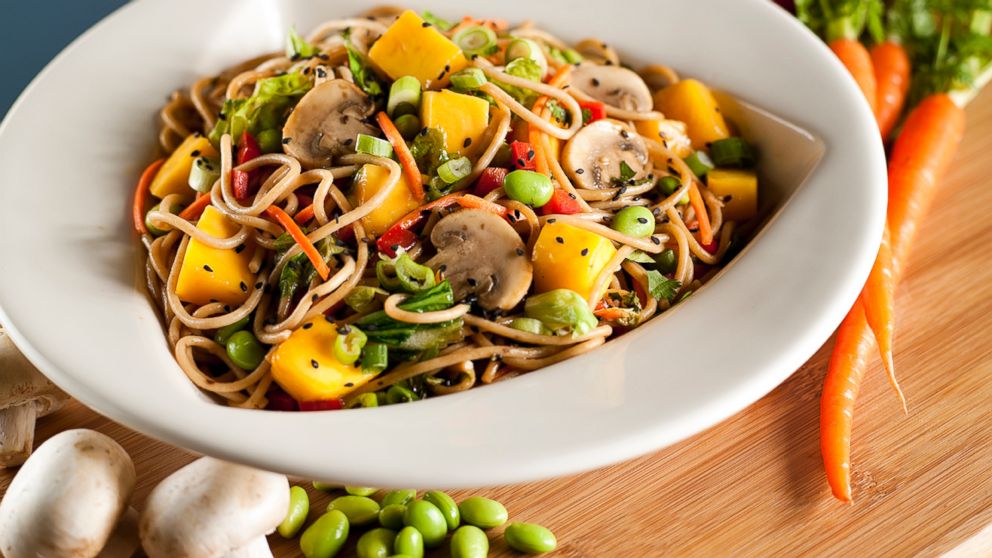 PHOTO: Airports across the country are being lauded for improved food options, such as the Mango Stir-Fry prepared by Silver Diner at Baltimore Washington International.