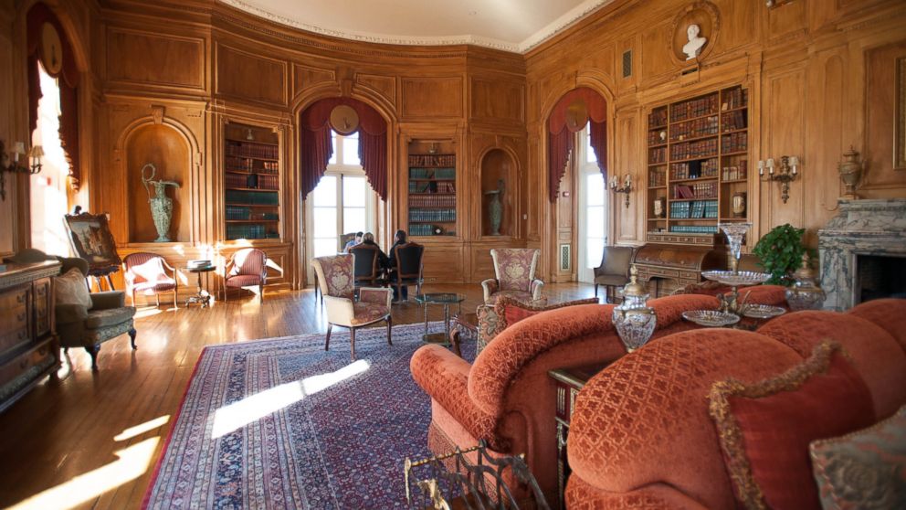 2. Gatsby-Style Gold Coast Mansion
Oheka Castle Hotel & Estate