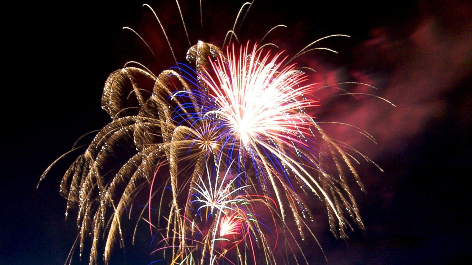 PHOTO: July 4th fireworks at Estes Park, Colo.