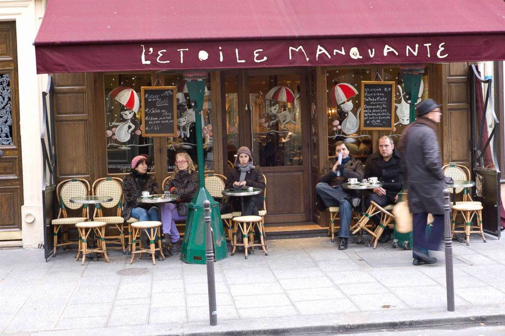 PHOTO: Oyster.com's list of 6 things you should never do in Paris.