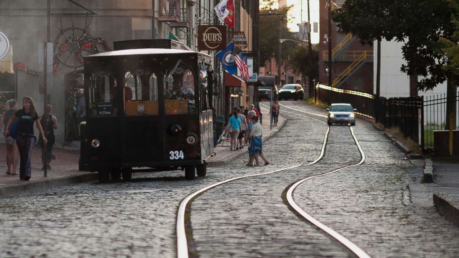 PHOTO: A trolley stops to pick up passengers on River Street in Savannah, Ga., Aug. 15, 2015.