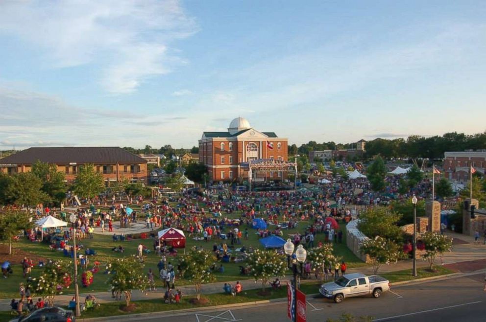 PHOTO: Tupelo, Miss., is a small town with lots of patriotism on July 4.