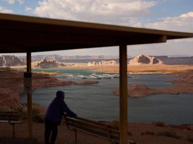  As Lake Powell shrinks, marinas are having to adapt to dwindling water levels