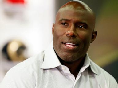 Terrell Davis says United banned him after flight incident. Airline says it was already rescinded