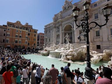  Rome considers imposing a fee to discourage crowds and plunges at Trevi Fountain