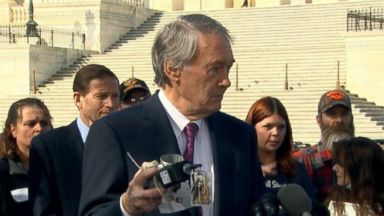 VIDEO: US Senators expresses support for a bill proposed to expand public access to auto makers safety filings.